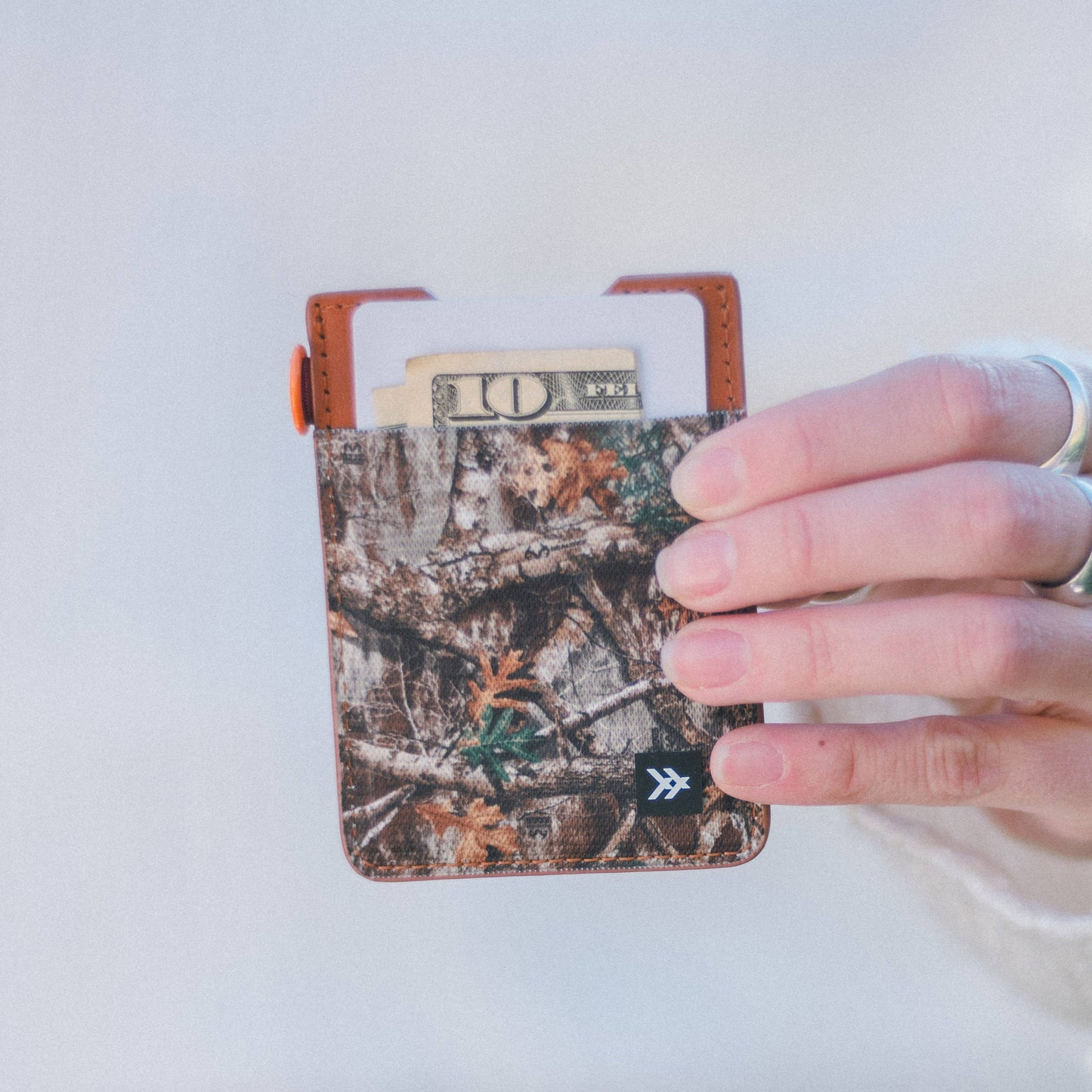 Realtree Edge Vertical Wallet