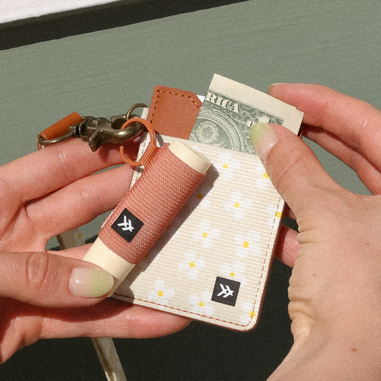 Luna Beige Vertical Wallet