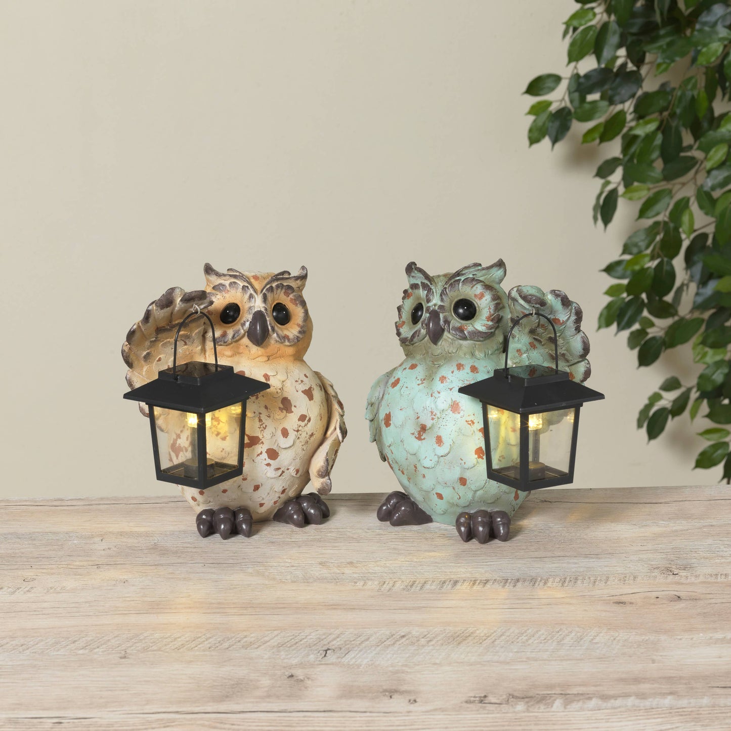 8.86"H Resin Owl w/ Solar Ligh